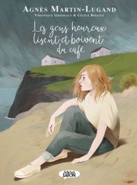 Les gens heureux lisent et boivent du caf�